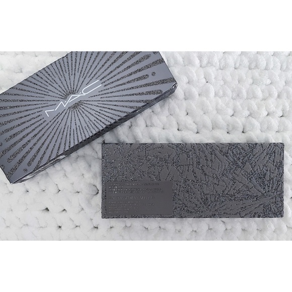 MAC Flashing Ice Extra Dimension Skin Finish - Picture 4 of 4